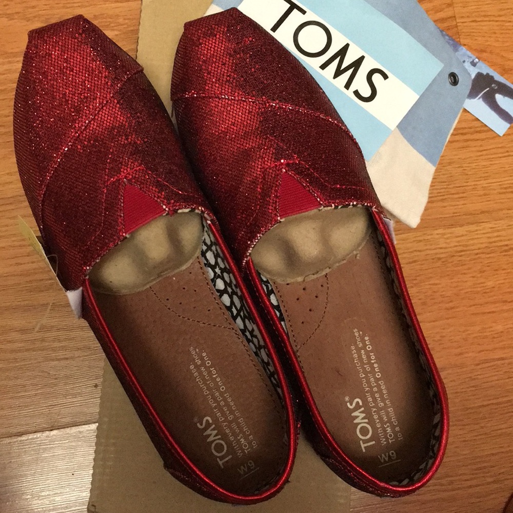 Toms Classic Red Glitter Women’s loafer size 9 NWT